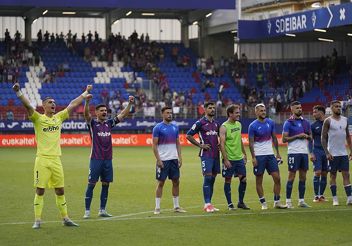 Los jugadores armeros corresponden a los ánimos de la grada.