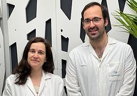 La doctora Marta Lillo y el doctor Juan Martínez de la Unidad del Dolor dePoliclínica Gipuzkoa.