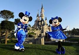 Turistas en vilo en Disneyland París