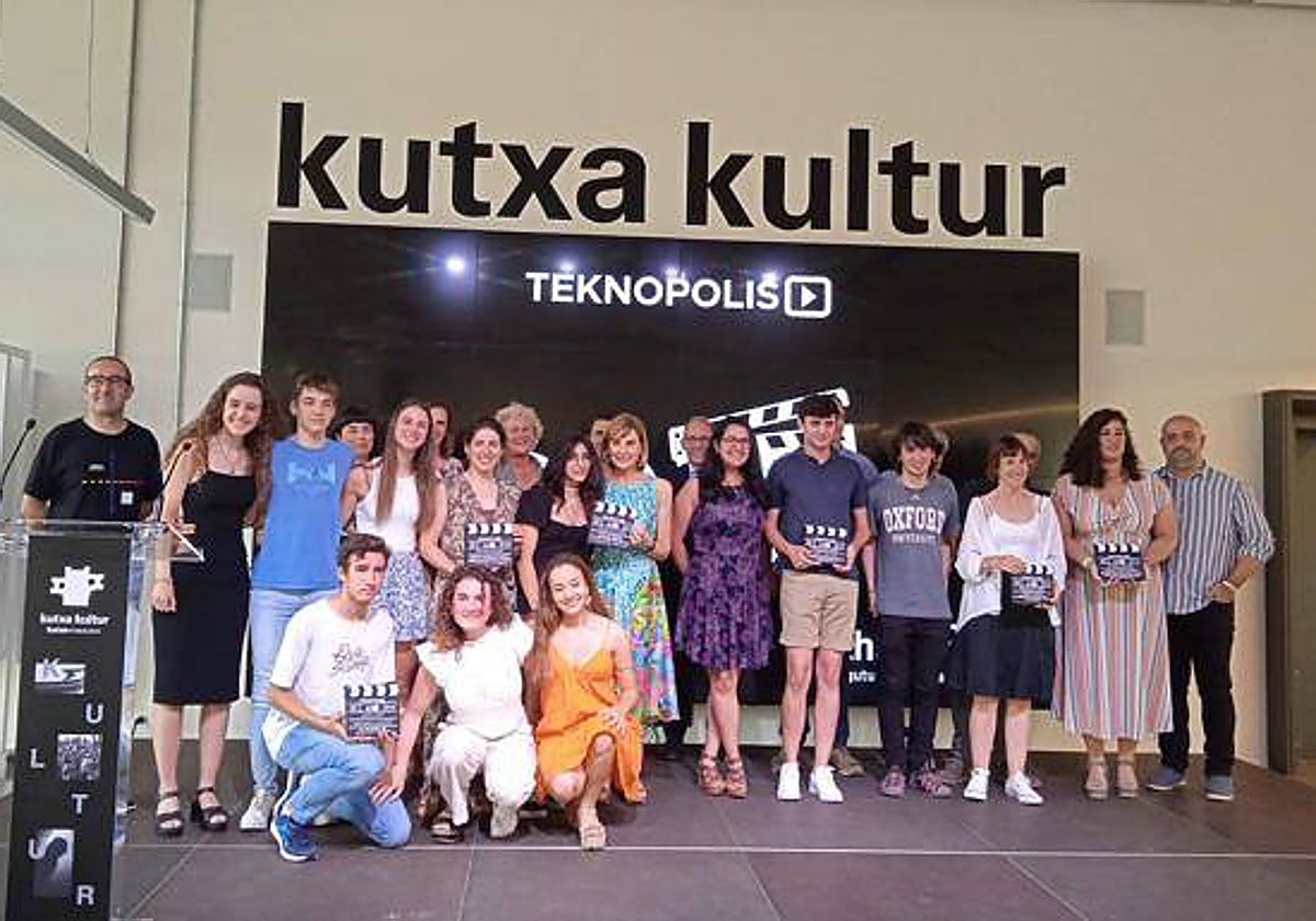 Lehengo urteko sari-baneketa ondoren ateratako argazkia.