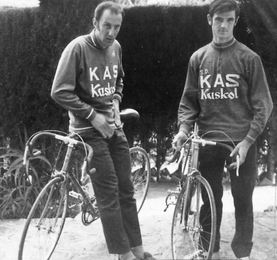 González Linares y Perurena, del KAS, descansan tras un entrenamiento.