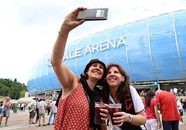 Miles de franceses disfrutan del rugby en Anoeta