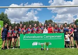 El Eibar Rugby Taldea posa tras ganar el titulo copero ayer en Madrid.