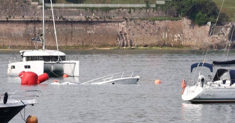Se hunde un yate de 14 metros de eslora en la bahía de La Concha