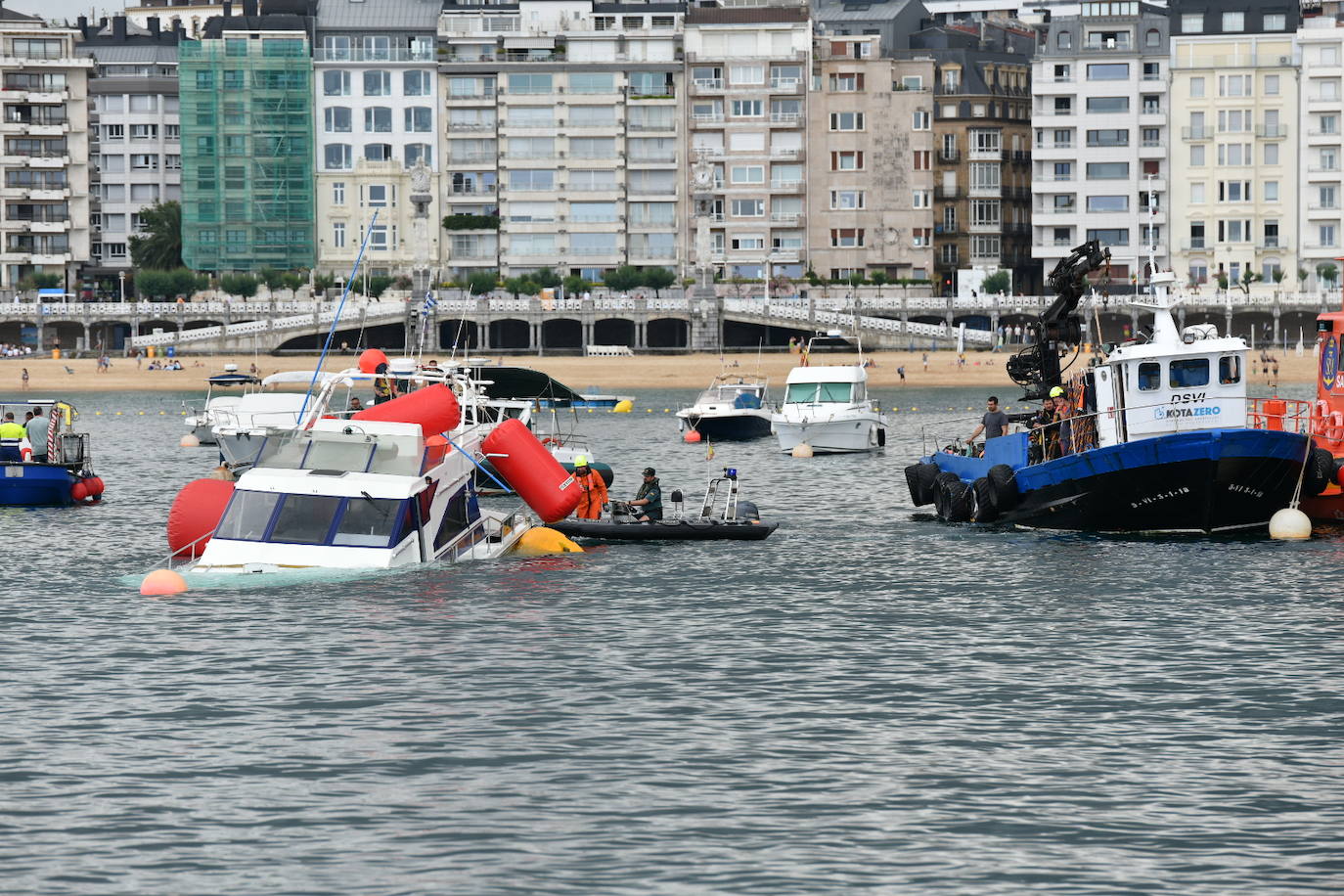 Se hunde un yate de 14 metros de eslora en la bahía de La Concha