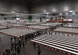 Miles de aspirantes realizan un exámen de la OPE de Osakidetza en el BEC.