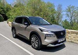 Magnífica presencia del Nissan X-Trail con motor de 213 CV, transmisión automática CV T y tracción total.