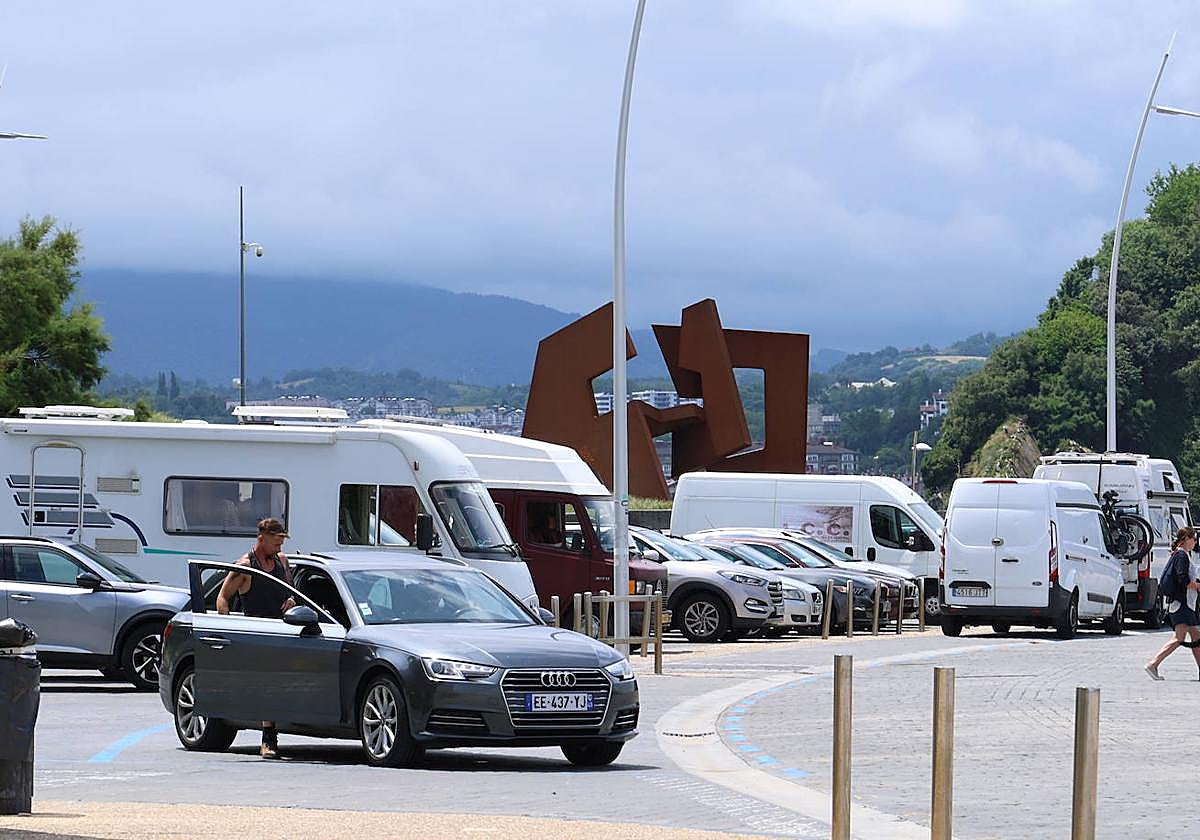 Consulta las zonas del litoral donostiarra en las que se va a limitar el aparcamiento