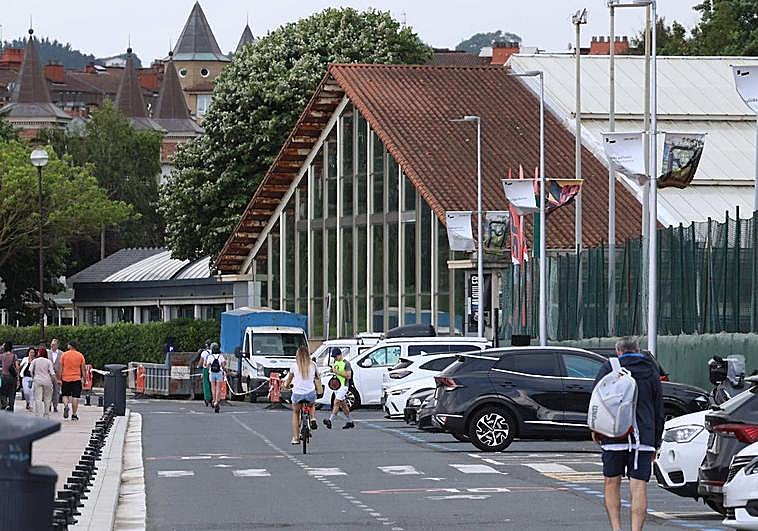El paseo del Tenis es otro de los puntos del litoral afectado por la medida adoptada por el Ayuntamiento de Donostia.