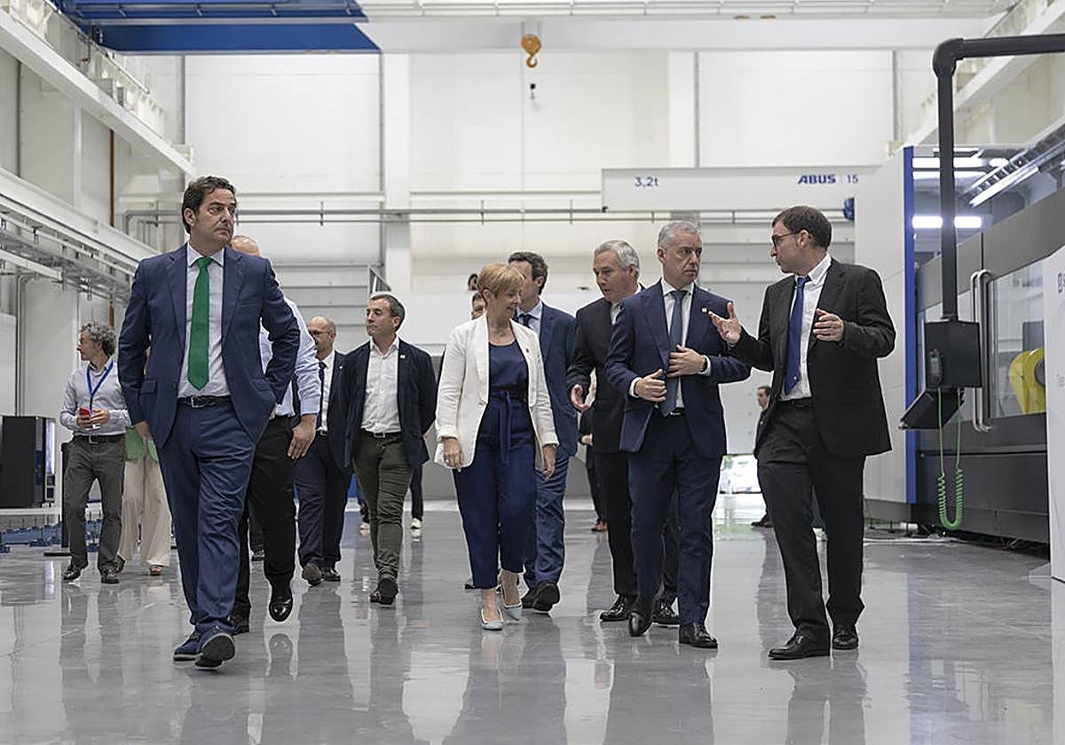 Urkullu ha presidido la inauguración en Bergara de una nueva planta de montaje de la cooperativa de máquina-herramienta Soraluce
