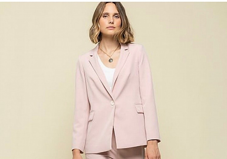 Traje rosa de Hongo Collention