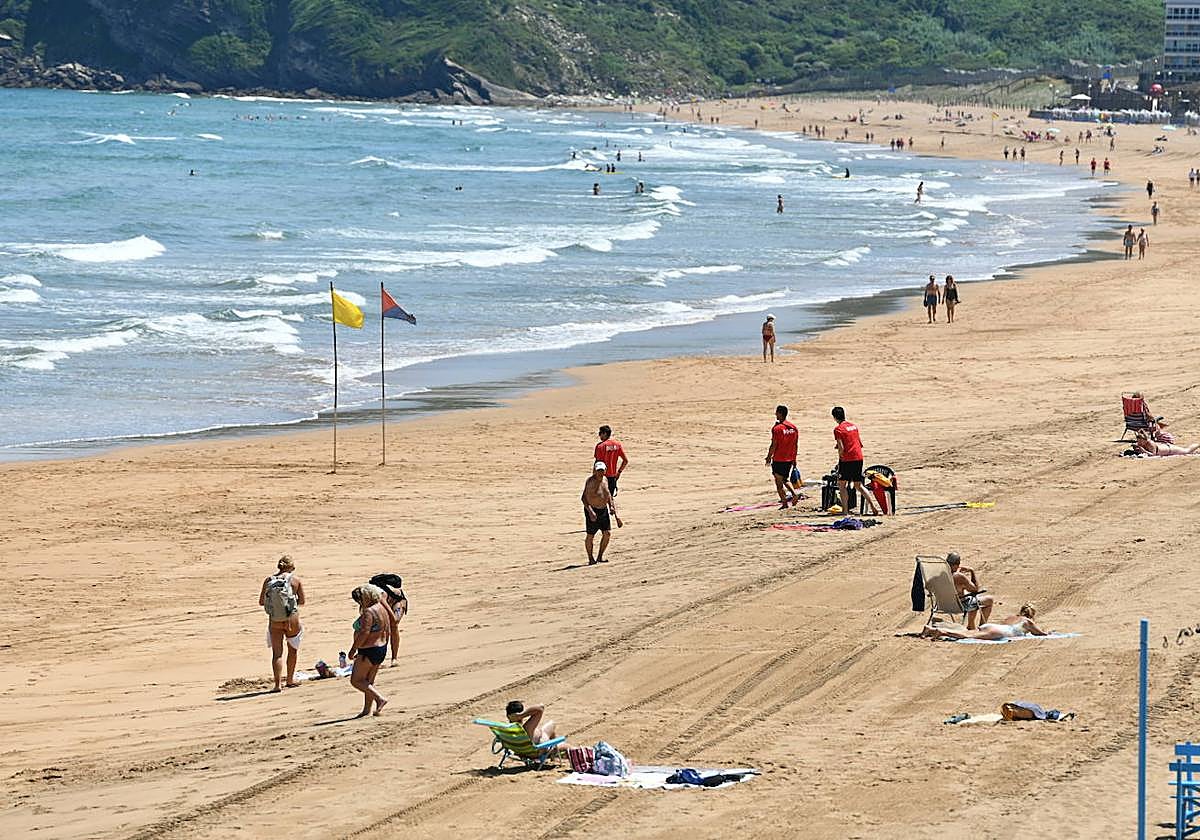 La playa de Zarautz, este jueves por la mañana