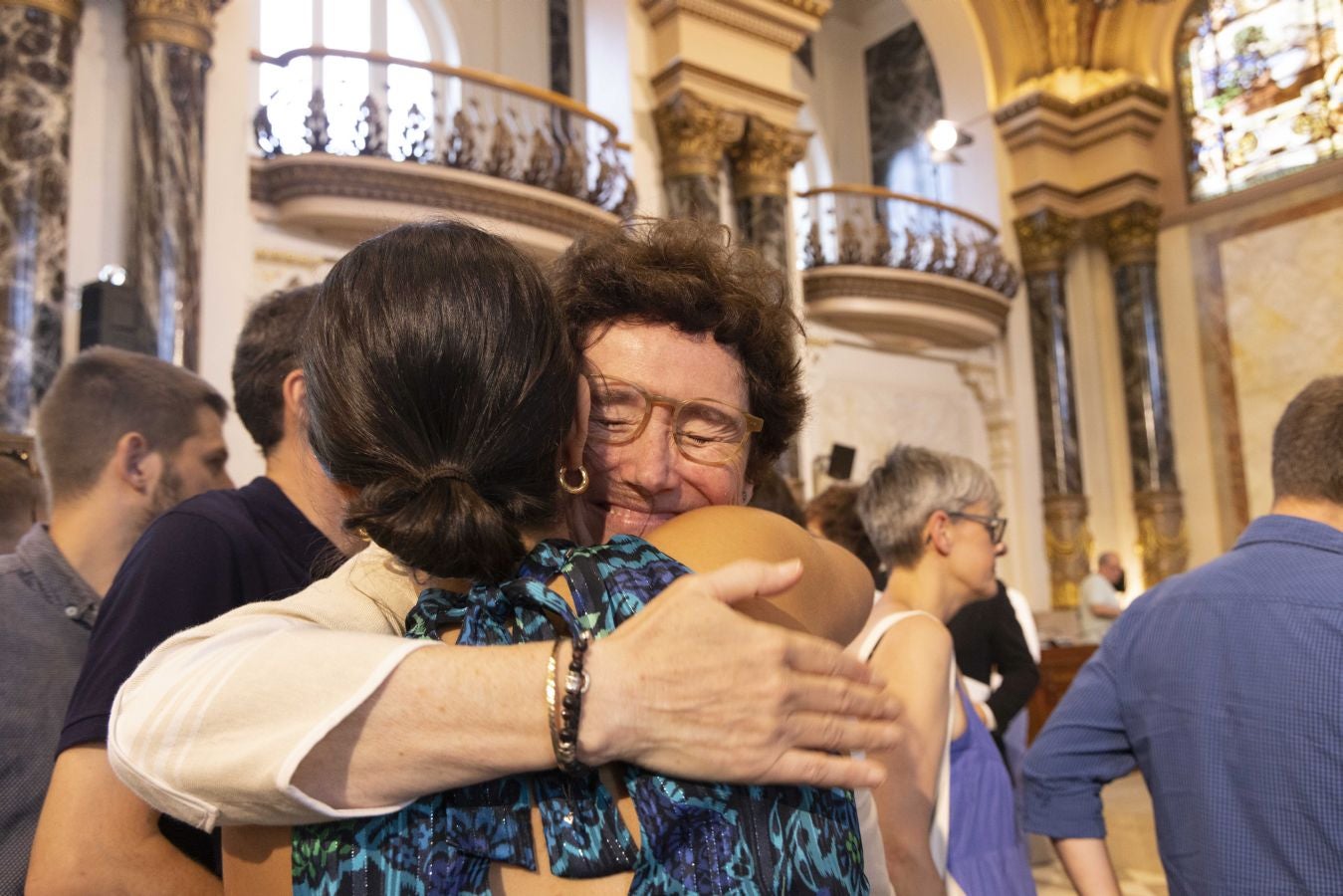 Felicitaciones y abrazos en la investidura de Eneko Goia