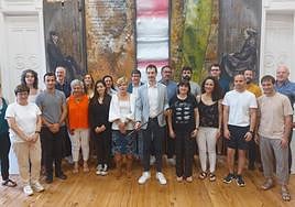 Los 21 miembros de la corporación municipal posaron de manera conjunta tras el desarrollo de la sesión plenaria.