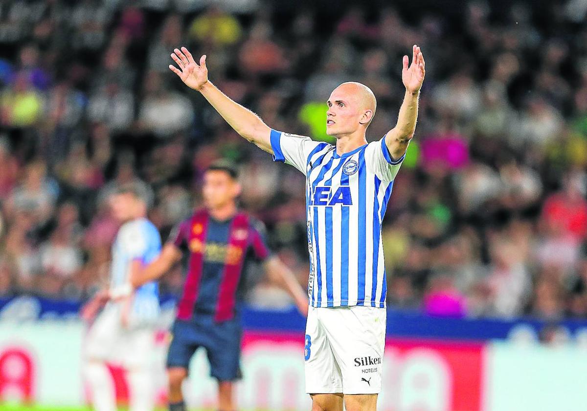 Guridi protesta una acción durante el partido del sábado en el Ciutat de Valencia.