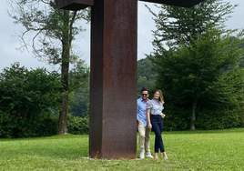 Bustamente y su novia, Yana Olina, en Chillida Leku.