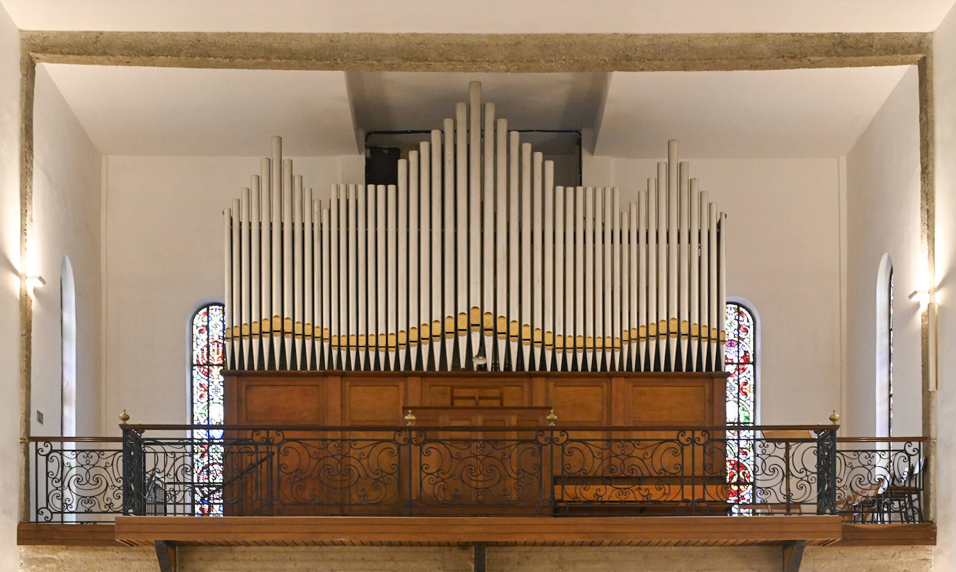 Imágenes de Beobide y vidrieras de Maumejean en Añorga