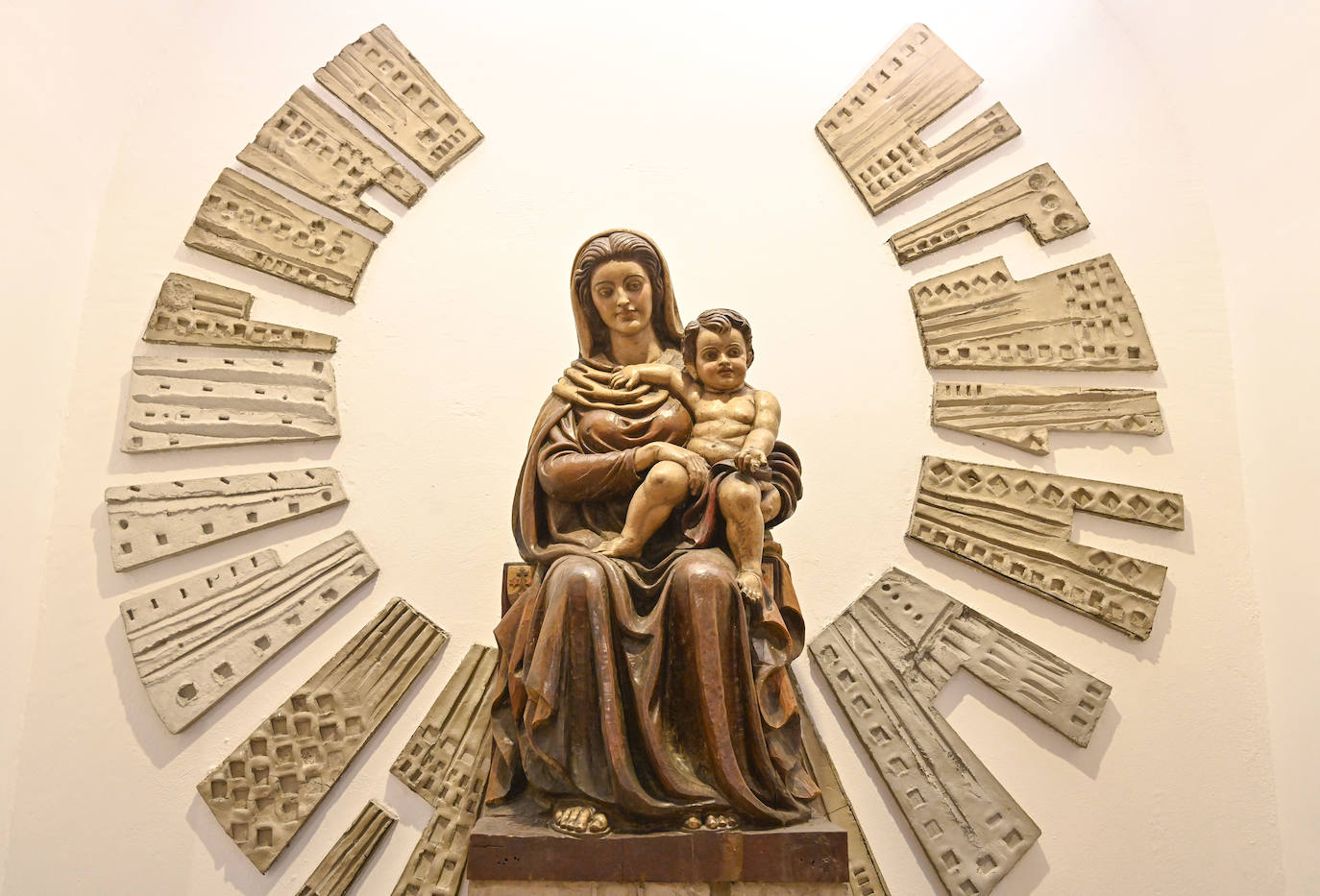 Imágenes de Beobide y vidrieras de Maumejean en Añorga