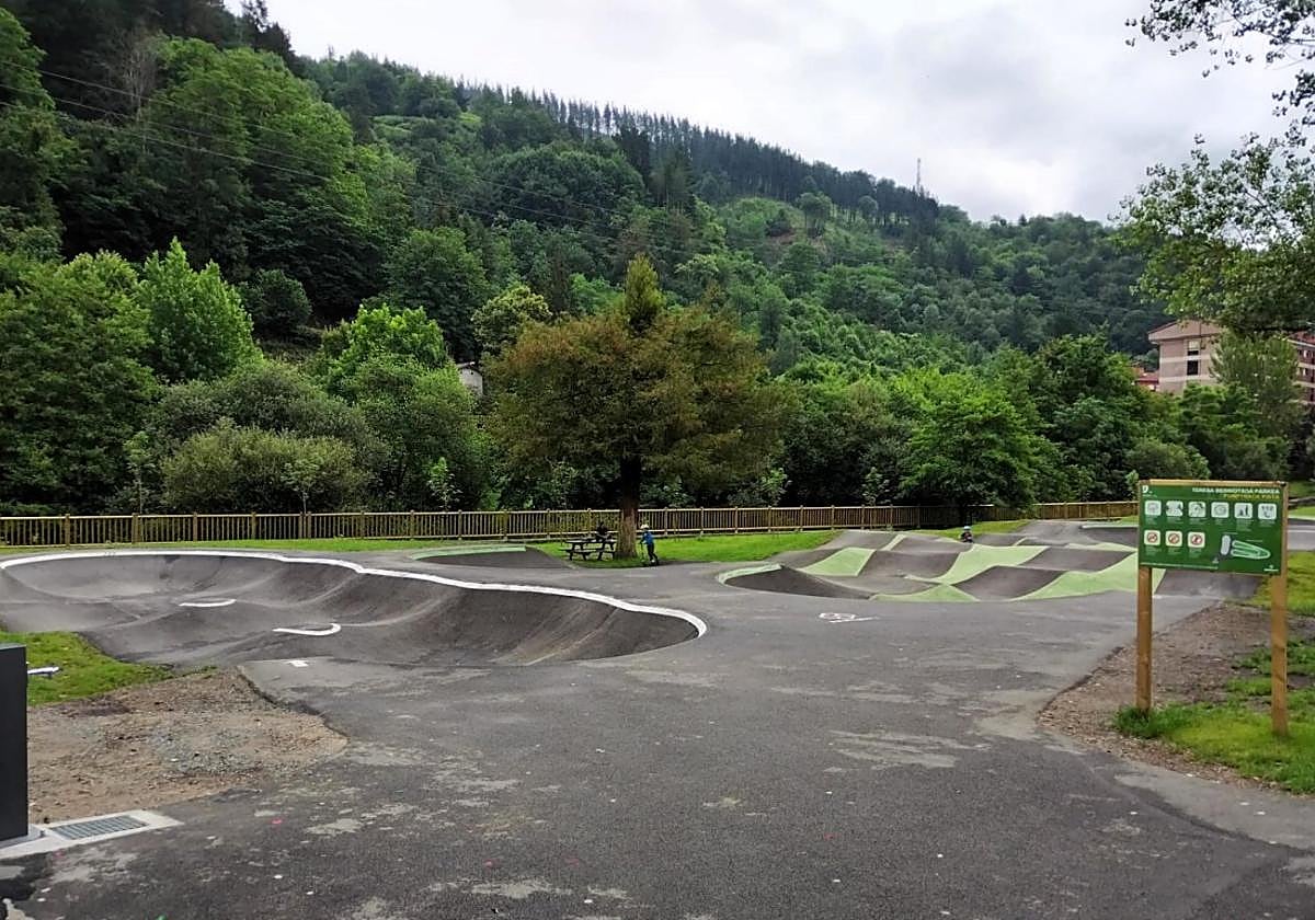 Circuito de Pumptrack construido a comienzos de este año en Matxinporta.