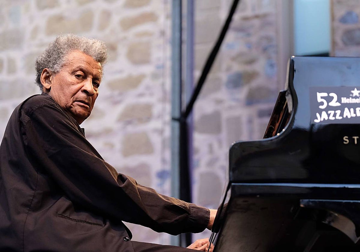 El pianista Abdullah Ibrahim, durante un concierto que ofreció en al festival de Jazz de 2017 en la plaza de la Trinidad.