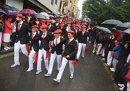 Integrantes del Alarde público durante el desfile del 30 de junio de 2022.