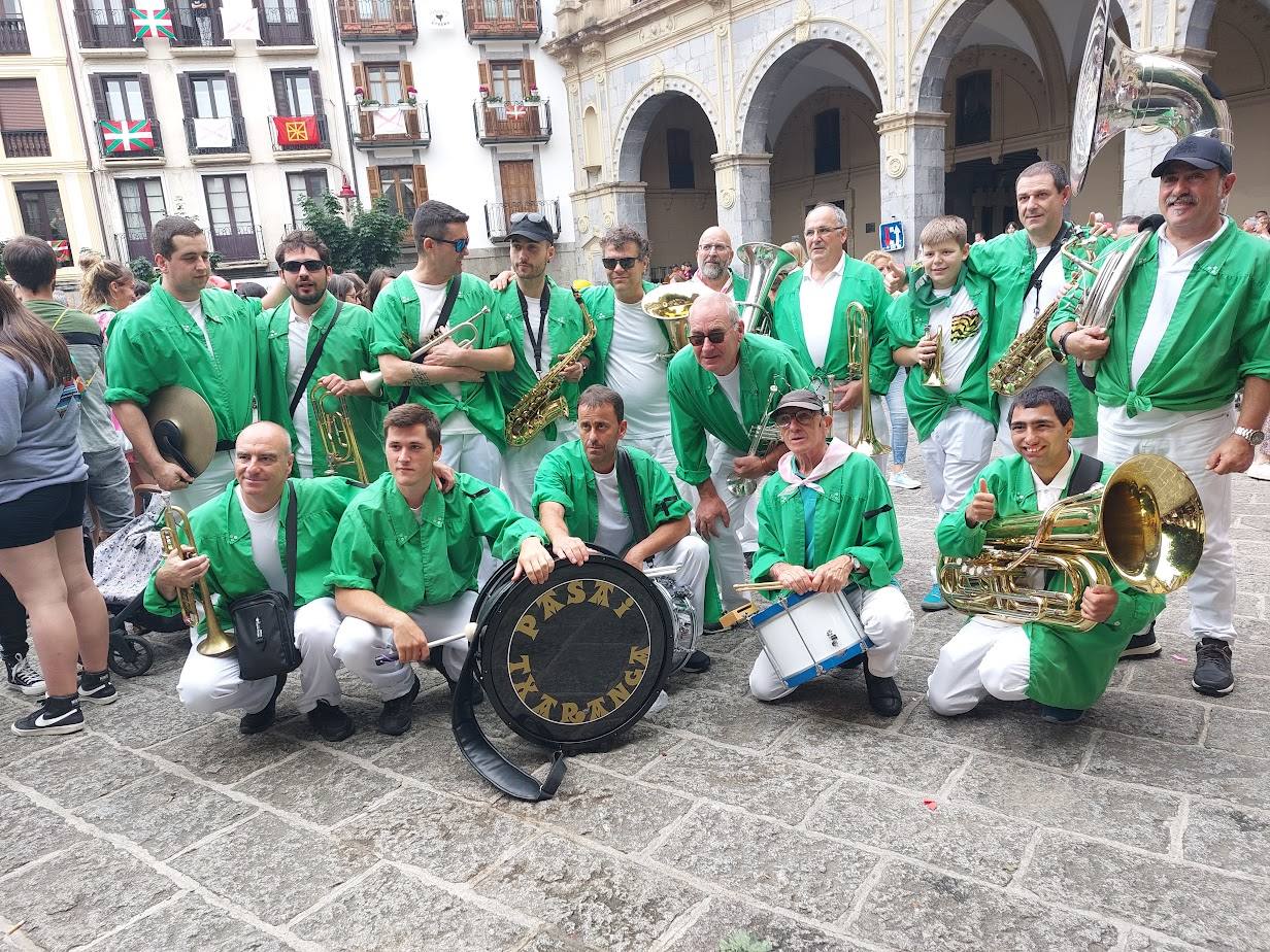 Las cuadrillas toman las fiestas