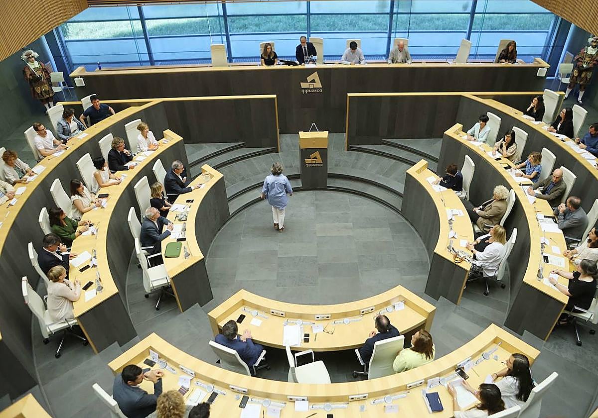 Pleno de la semana pasada en Juntas en el que se eligió al nuevo presidente, Xabier Ezeizabarrena.