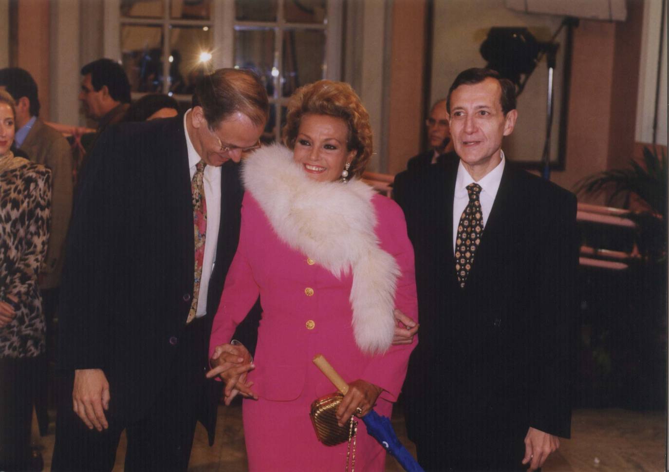 Carmen Sevilla, junto a Eloy de la Iglesia y Diego Galán, en el Hotel María Cristina