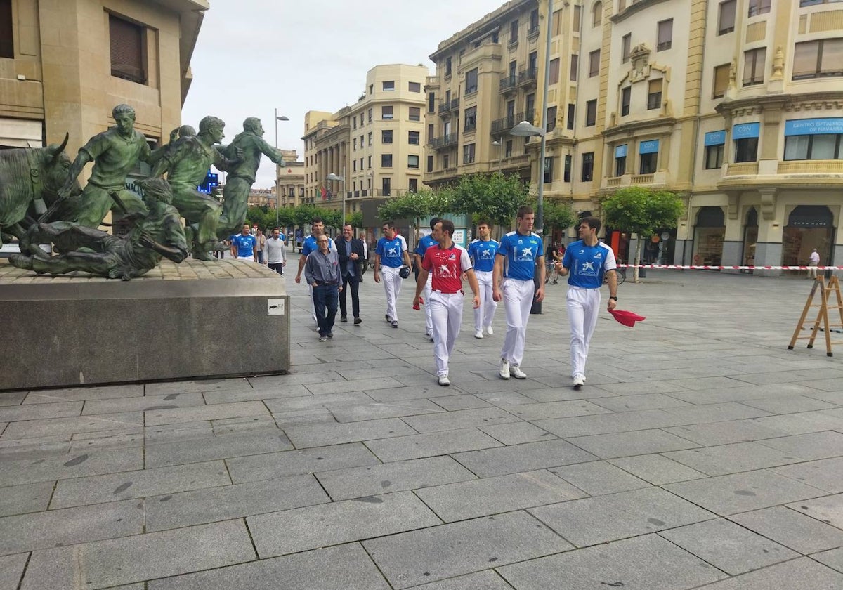 Los pelotaris participantes en el Torneo San Fermín en las calles de Pamplona.