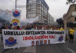 La marcha ha partido desde el Parlamento vasco con destino a Lehendakaritza, en Vitoria.