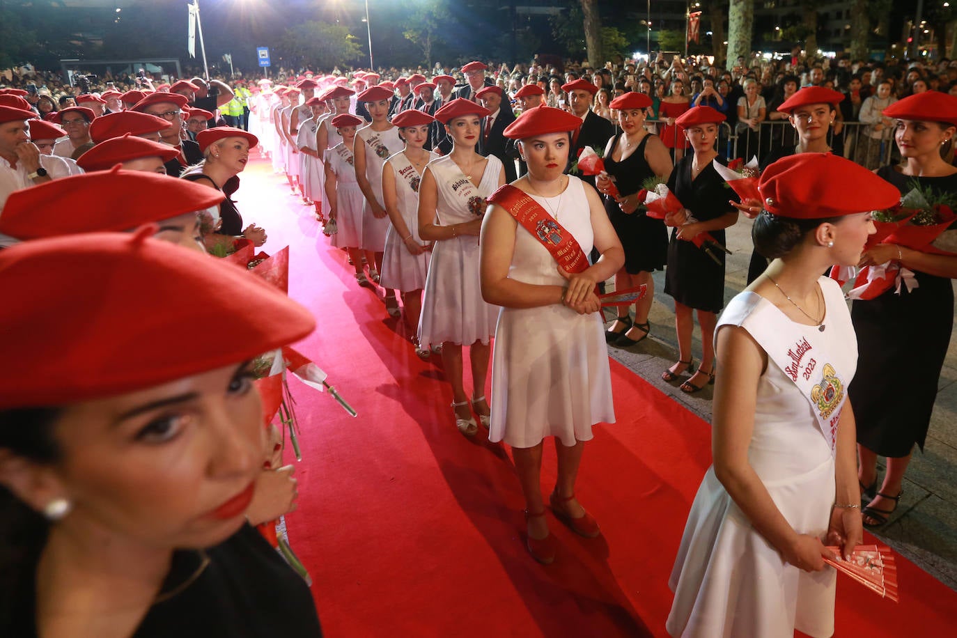 Presentación de cantineras del Alarde Tradicional