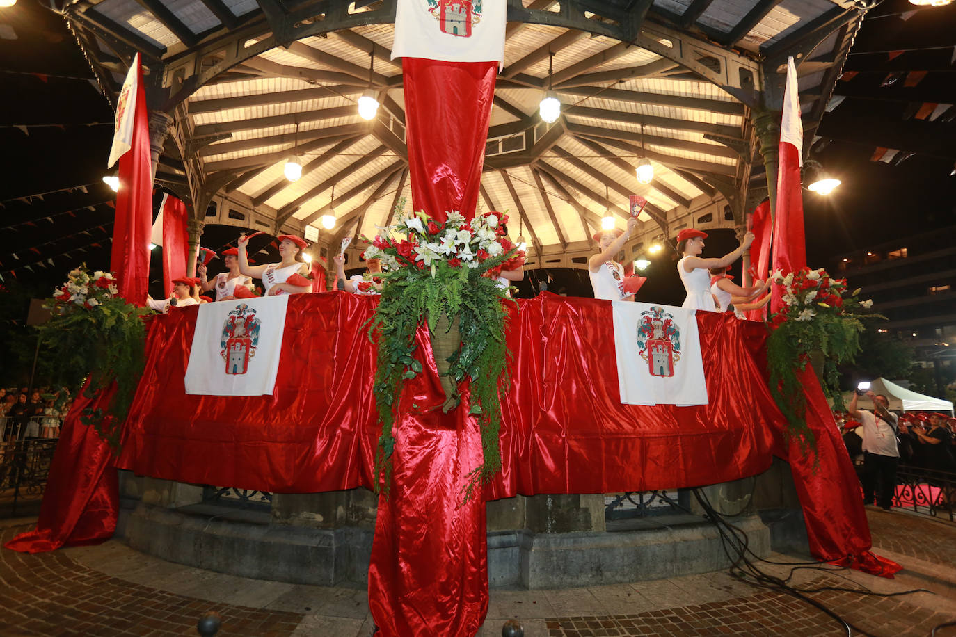 Presentación de cantineras del Alarde Tradicional