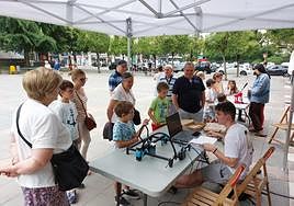 En uno de los puestos se explicaba cómo se diseñan y ejecutan grabados mediante láser.