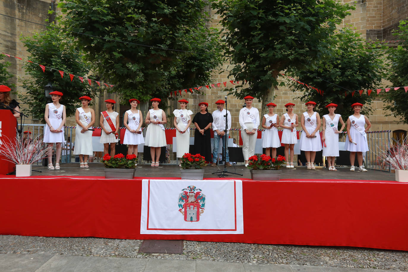 Presentación de cantineras del Alarde público
