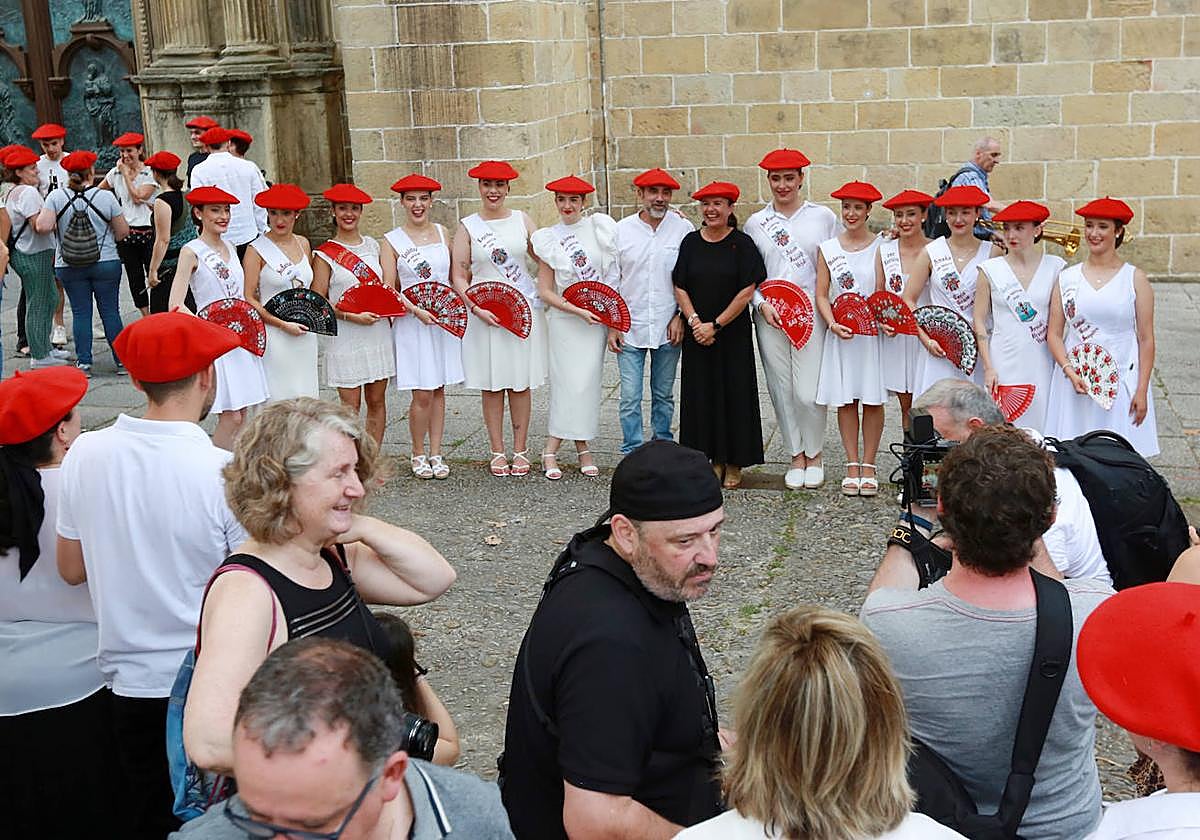 Presentación de cantineras del Alarde público