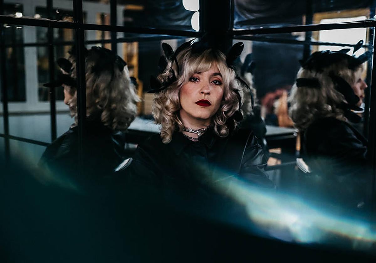 Lide Hernano 'Bele' proiekturako promozioko argazki batean.