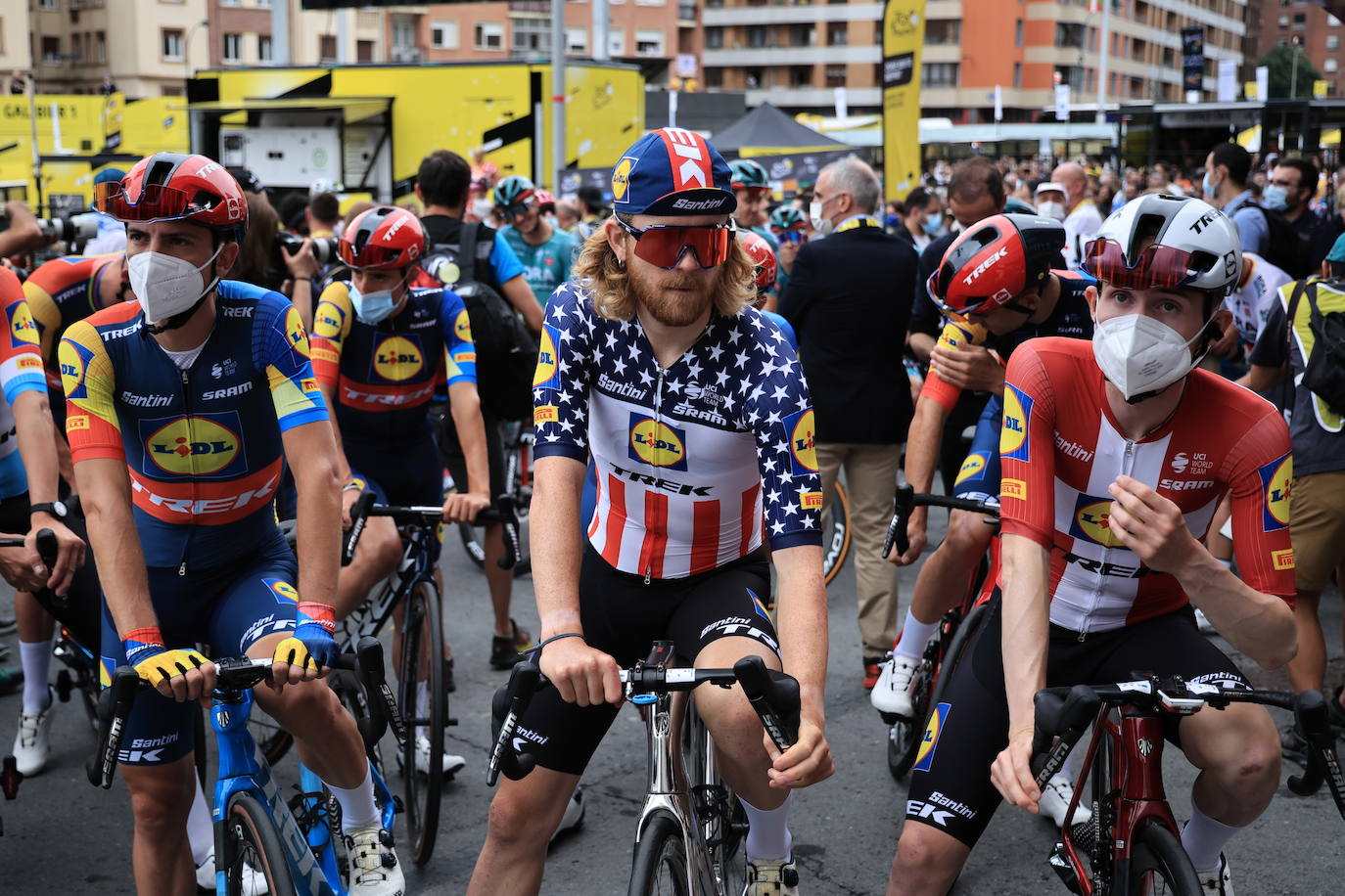 Gran ambiente en la salida del Tour de Francia desde Bilbao