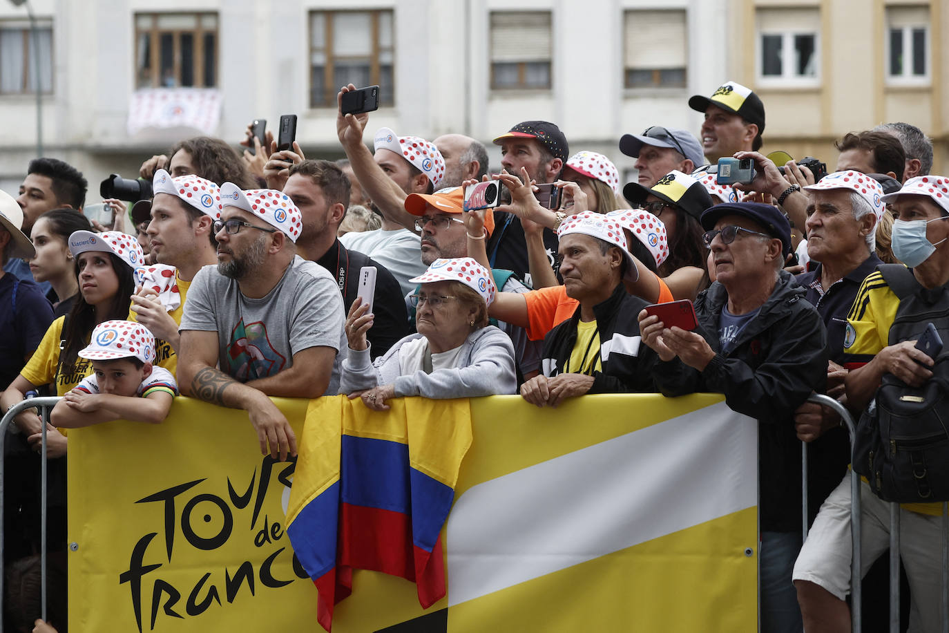 Gran ambiente en la salida del Tour de Francia desde Bilbao