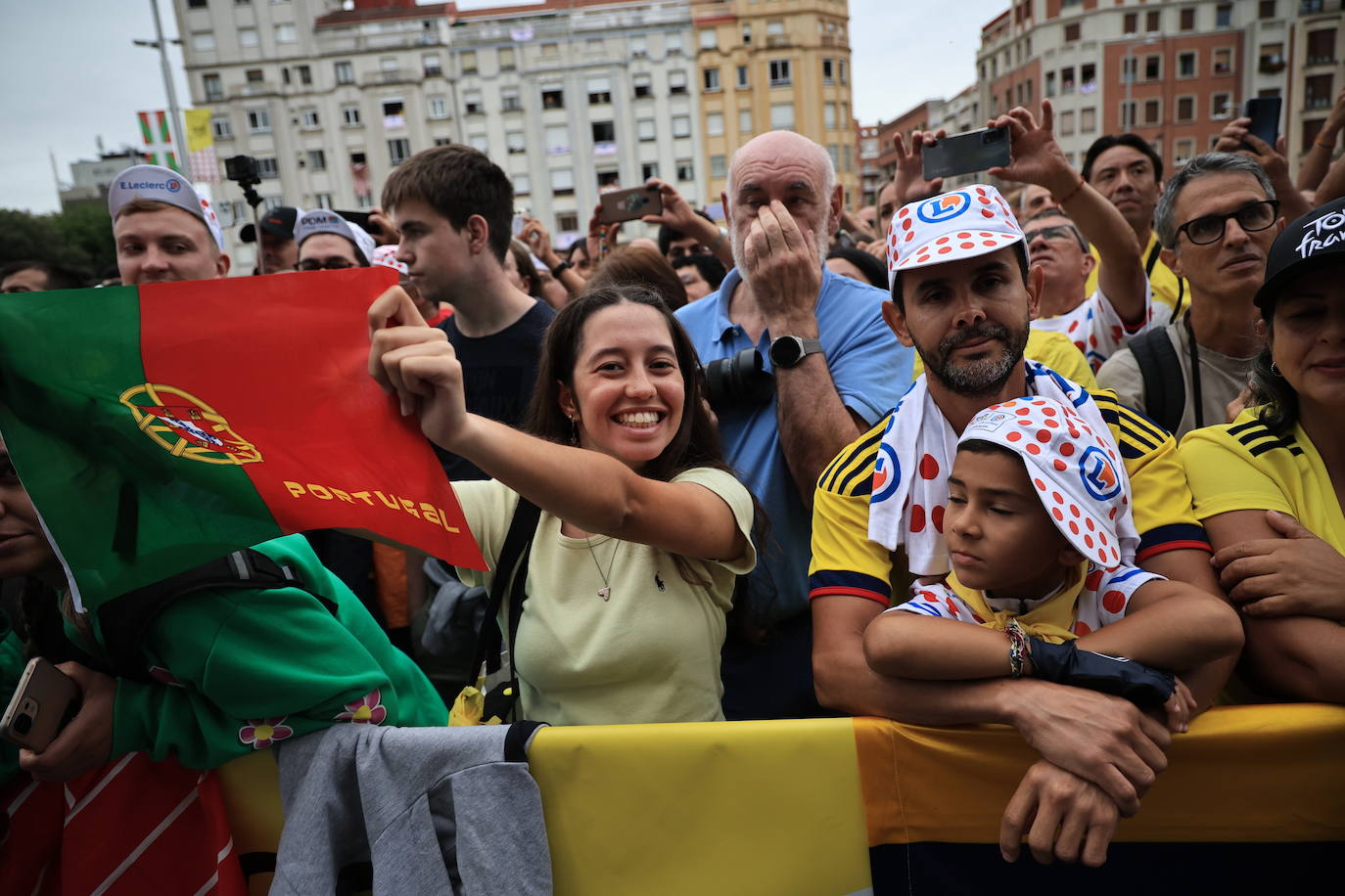 Gran ambiente en la salida del Tour de Francia desde Bilbao