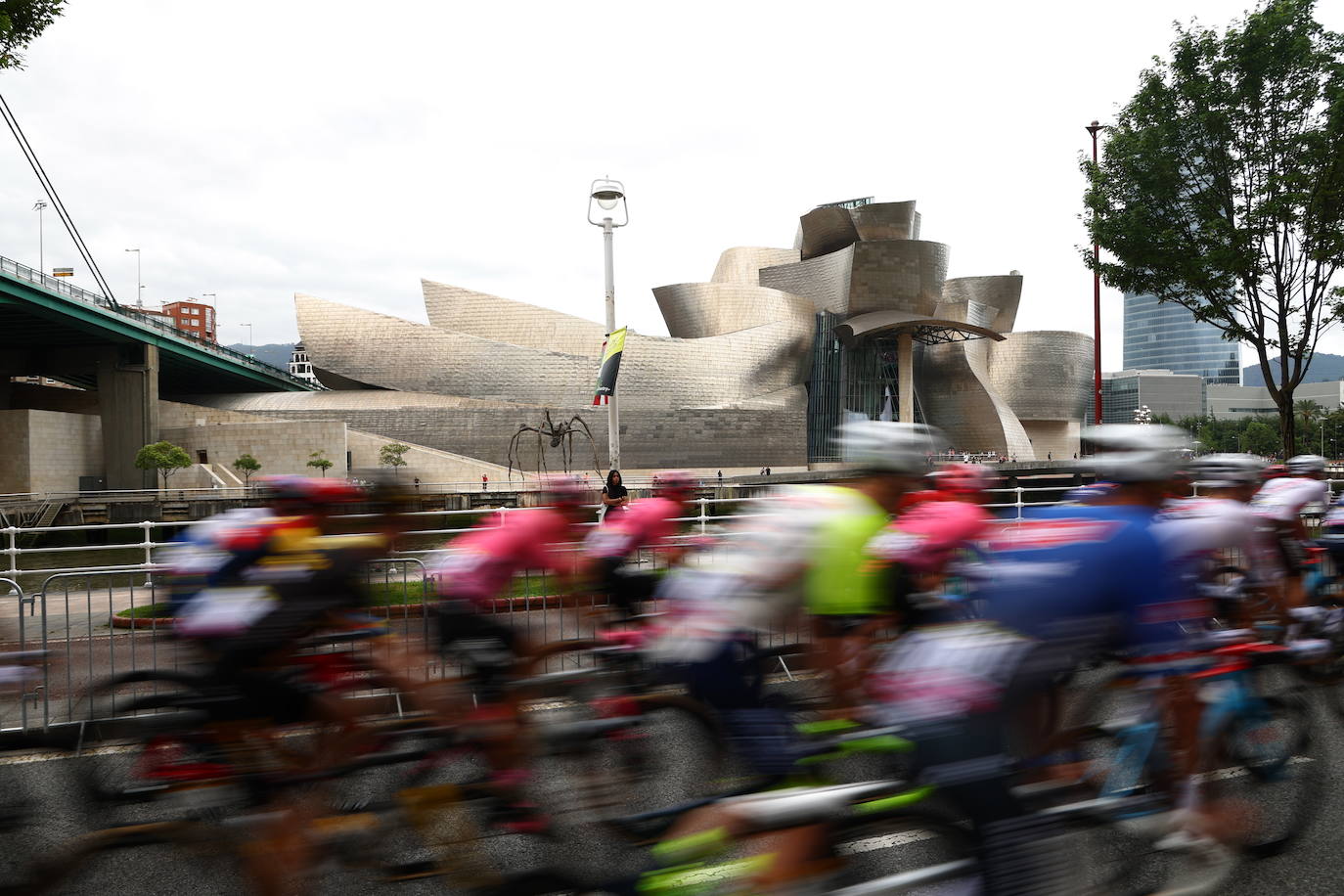 Gran ambiente en la salida del Tour de Francia desde Bilbao