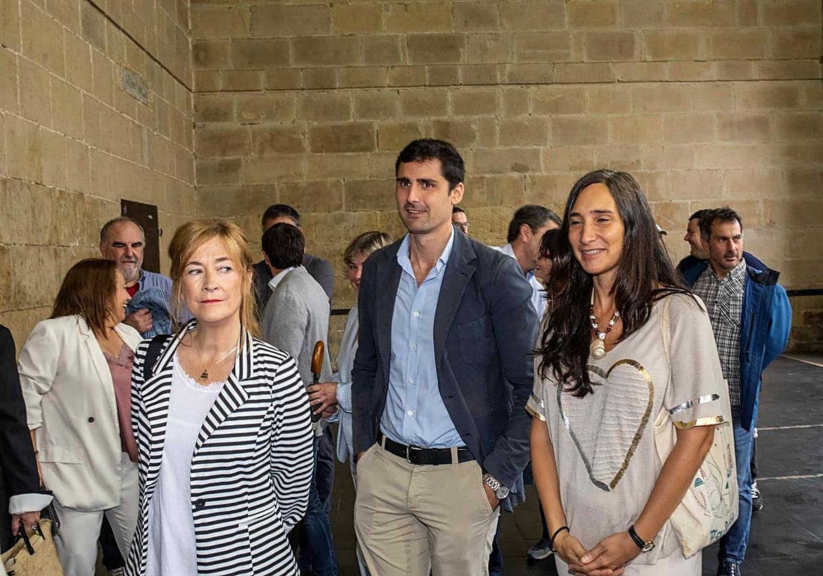 Arribalaga (PNV), Lezama (PP) y Echeveste (Podemos).