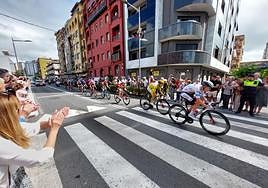 El Tour a su paso por Pasaia.