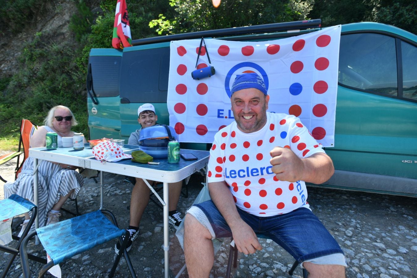La afición, volcada con el paso del Tour desde Mutriku hasta Irun