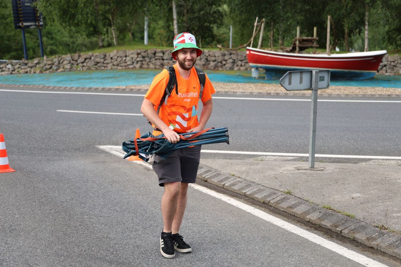 La afición, volcada con el paso del Tour desde Mutriku hasta Irun