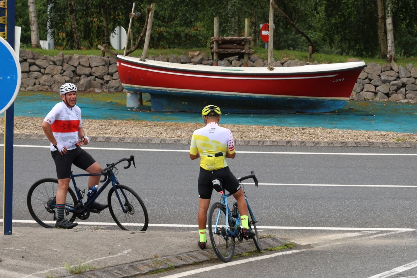 La afición, volcada con el paso del Tour desde Mutriku hasta Irun