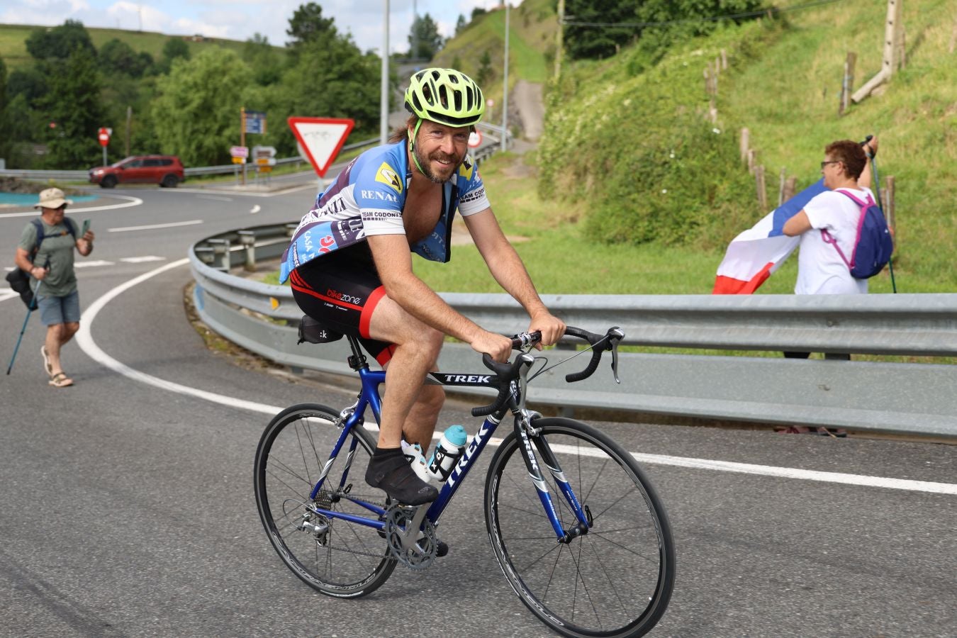 La afición, volcada con el paso del Tour desde Mutriku hasta Irun