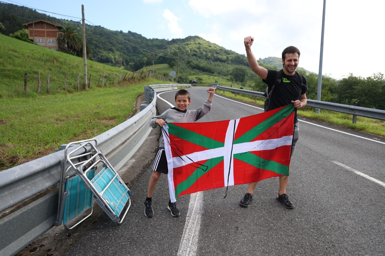 La afición, volcada con el paso del Tour desde Mutriku hasta Irun