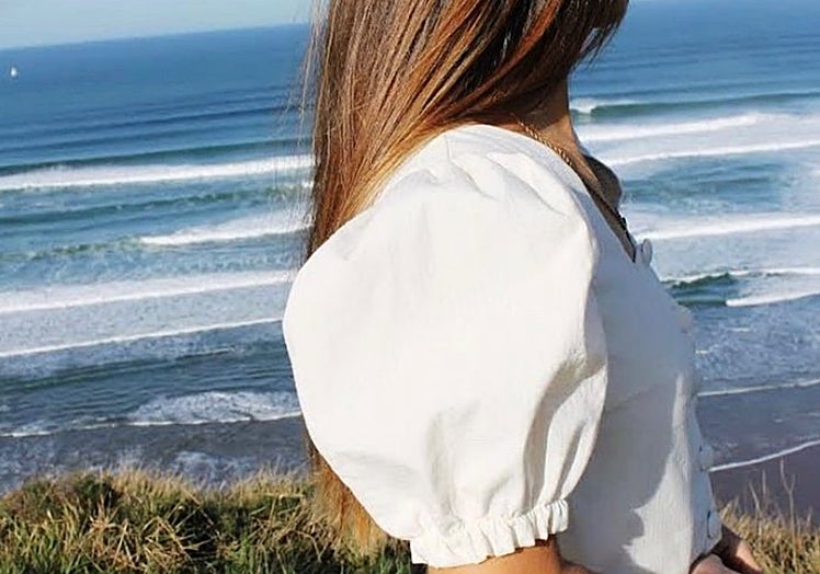 Blusa de mangas abullonadas de We are