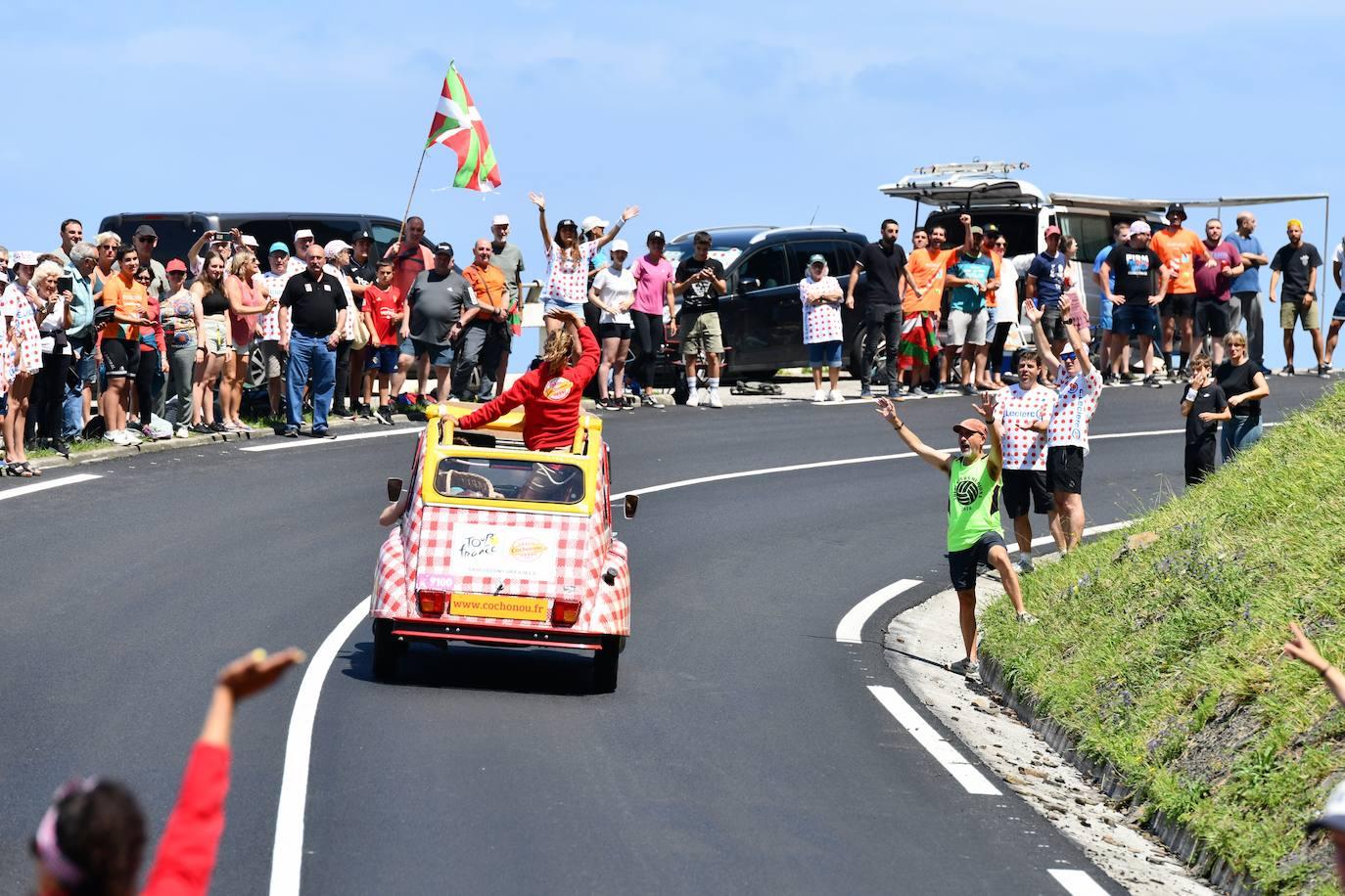 La afición, volcada con el paso del Tour desde Mutriku hasta Irun