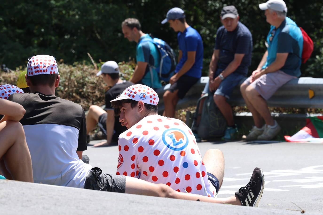La afición, volcada con el paso del Tour desde Mutriku hasta Irun
